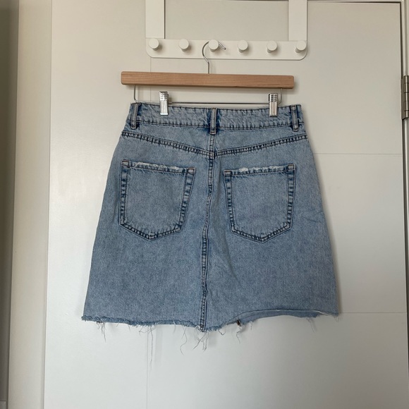 Dynamite light wash mini skirt. - Picture 2 of 3
